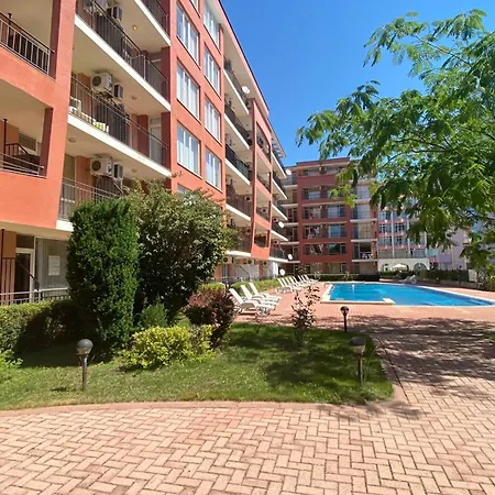 Bratanov Sunset 4 * ساني بيتش